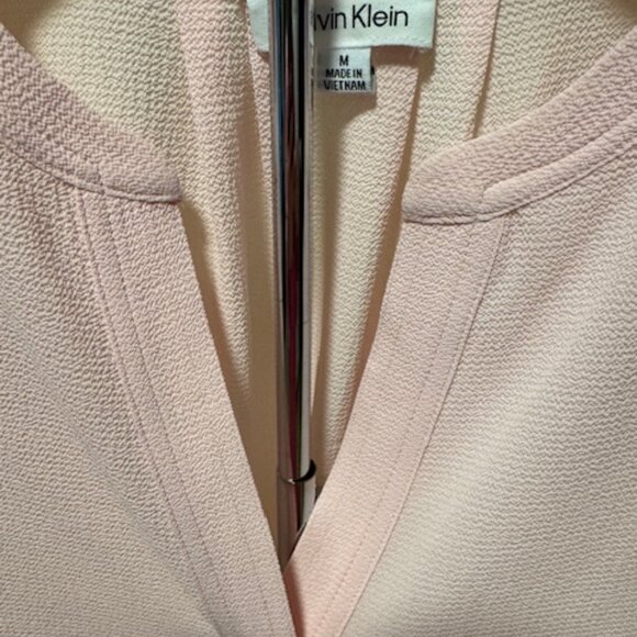 Calvin Klein Pink V-Neck Blouse/Top | Minimalist NWOT [M] - Picture 3 of 7